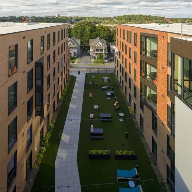 Outdoor common area with seating and tables exterior at 505 on Walnut Apartments in Syracuse Student Accommodation