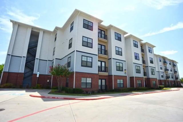 Apartment building with balconies and stairs exterior at Midtown 905 in Denton Student Accommodation