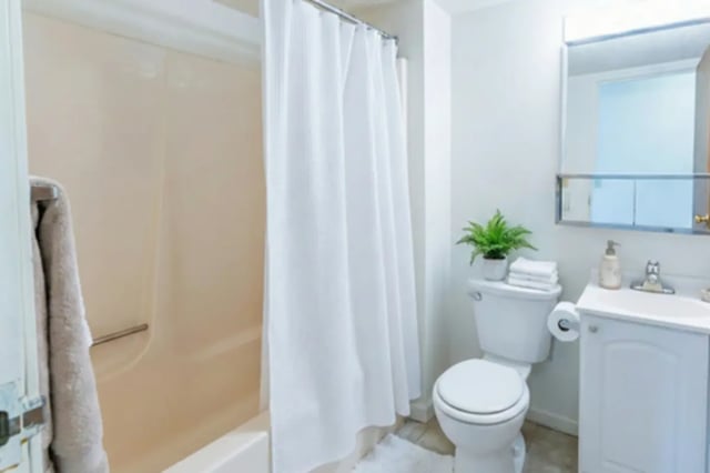 Toilet sink shower curtain towel bathroom at Waters Edge Apartments in East Lansing Student Accommodation