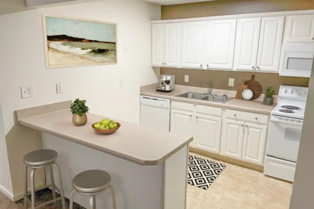 Kitchen with counter stools apples coffee maker stove kitchen at Waters Edge Apartments in East Lansing Student Accommodation