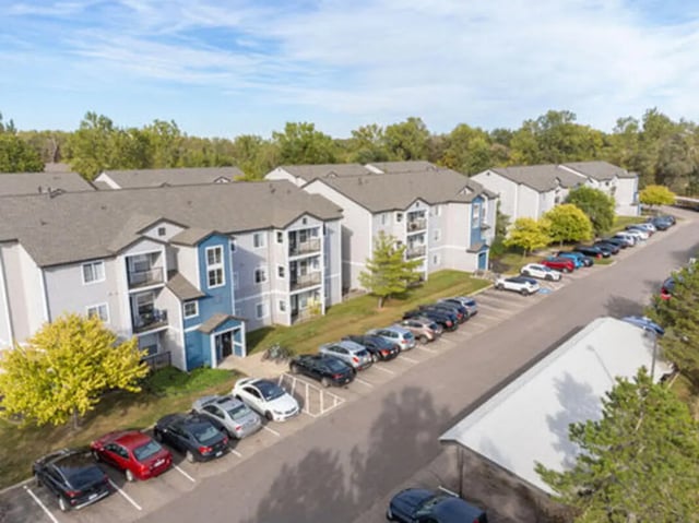 Apartment buildings and parked cars exterior at Arbor Glen Apartments in East Lansing Student Accommodation