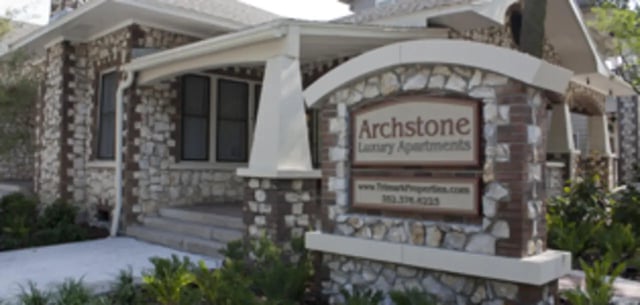 Stone building entrance Archstone Luxury Apartments exterior at Heritage Oaks Luxury Apartments in Gainesville Student Accommodation