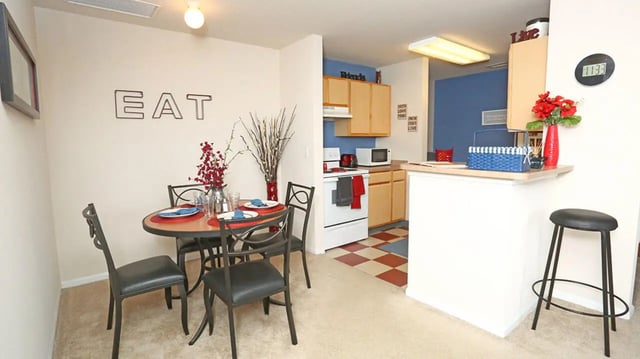 Round table with chairs kitchen and counter kitchen at Village at Bluegrass in Mount Pleasant Student Accommodation