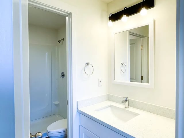 Toilet shower sink and mirror Bathroom at Husky Urban Living in Seattle Student Accommodation