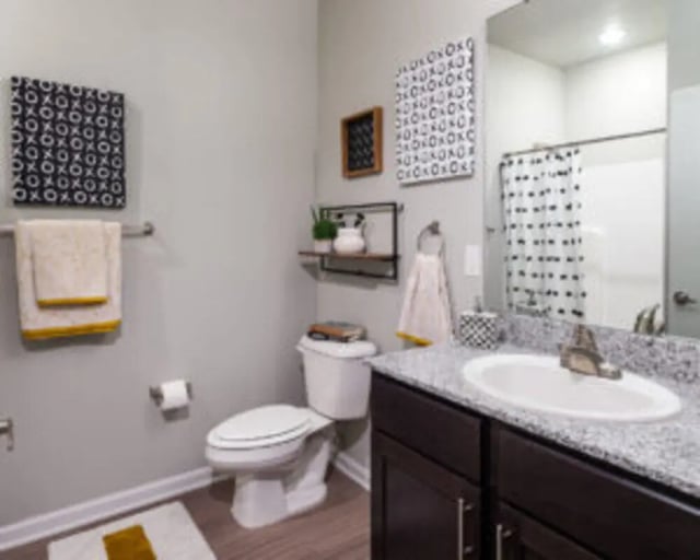 Toilet sink towels and artwork in bathroom at Preserve at Tech in Ruston Student Accommodation