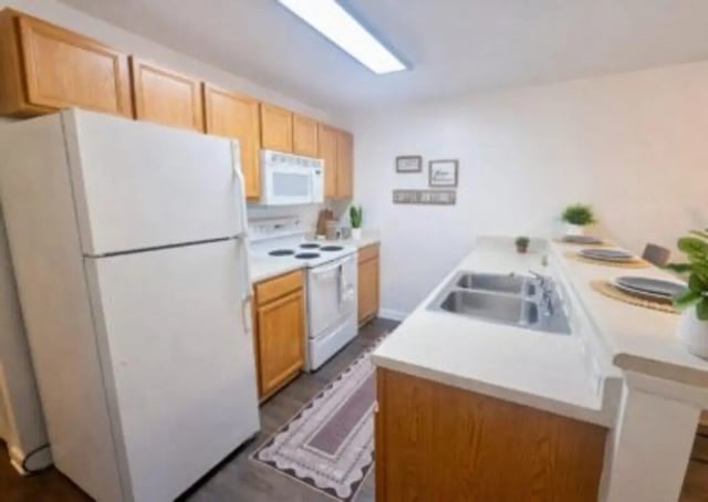 White refrigerator oven microwave dual sink kitchen at Villa Cristina in Tallahassee Student Accommodation
