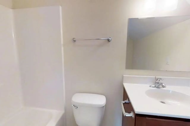 Bathtub toilet sink mirror towel rack bathroom at Forrest Edge Townhomes in Boone Student Accommodation
