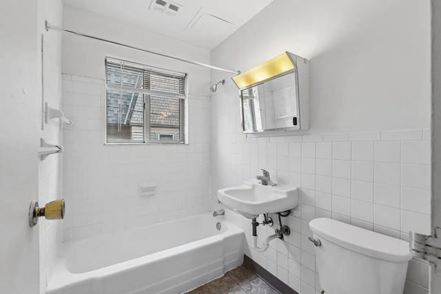 Bathtub sink toilet medicine cabinet window bathroom at Marcy Park Student Housing Co-op in Minneapolis Student Accommodation
