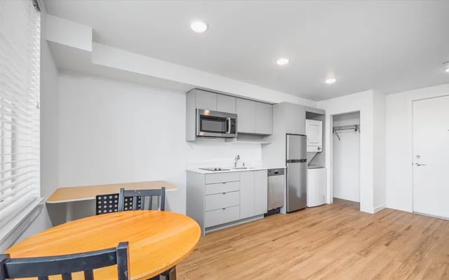 Kitchen with dining table and washer dryer kitchen at Montclair Apartments in Seattle Student Accommodation