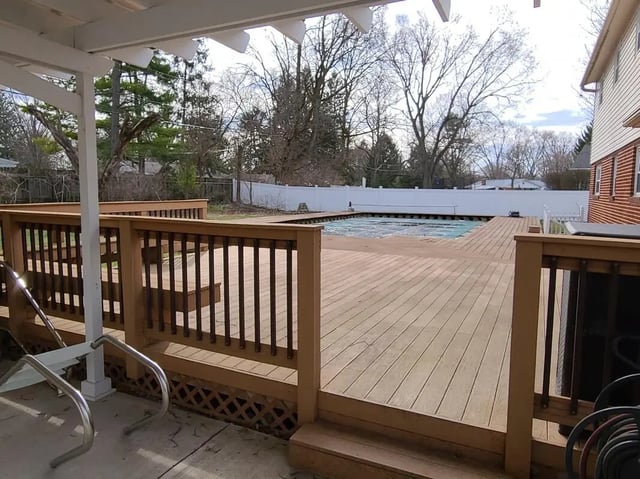 Deck with pool and railing exterior at 142 Ashley St - Ashley House Apartments in Dayton Student Accommodation
