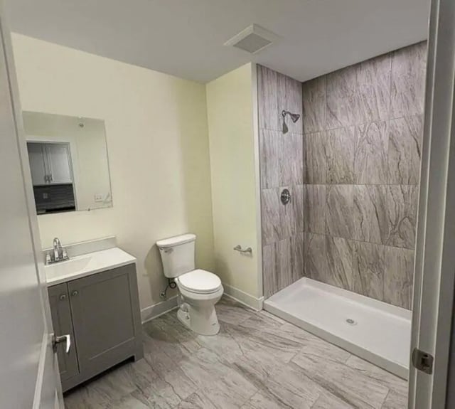 Vanity sink toilet shower stall bathroom at 44 Courtlandt in New Brunswick Student Accommodation