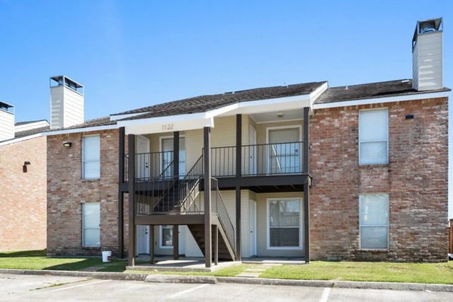 Brick apartment building with stairs and balconies exterior at Beau Chene Condominiums, Inc in Baton Rouge Student Accommodation