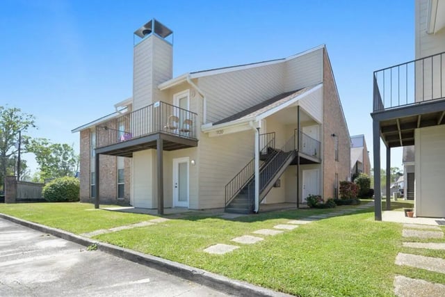 Apartment building with balconies and stairs exterior at Beau Chene Condominiums, Inc in Baton Rouge Student Accommodation