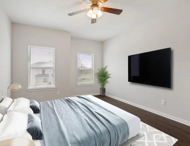 Bed ceiling fan TV plant bedroom at Black Bear Village in Waco Student Accommodation