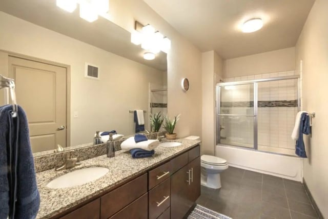 Double vanity sink shower tub toilet bathroom at Villas on 26th in Austin Student Accommodation