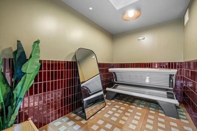 Tanning bed mirror plant and tiled wall common area at Landmark Apartments in College Park Student Accommodation