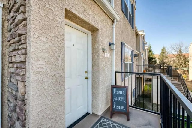 Chalkboard sign welcome mat exterior exterior at Copper Beech Townhomes in Clovis Student Accommodation