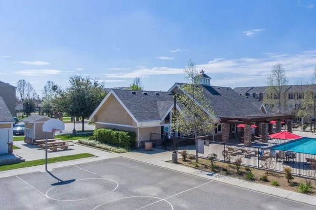 Basketball court picnic area pool exterior at Copper Beech Townhomes in Clovis Student Accommodation