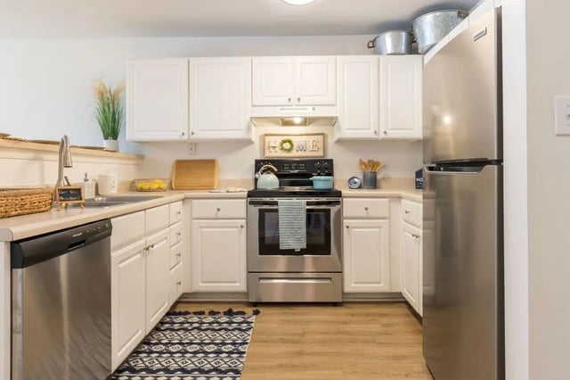 White cabinets stainless steel appliances kitchen at Belmont Landing in Farmville Student Accommodation