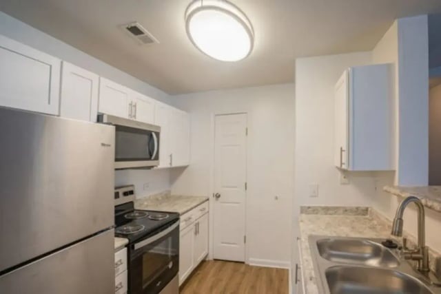 Stainless steel refrigerator microwave stove sink kitchen at Belmont Landing in Farmville Student Accommodation
