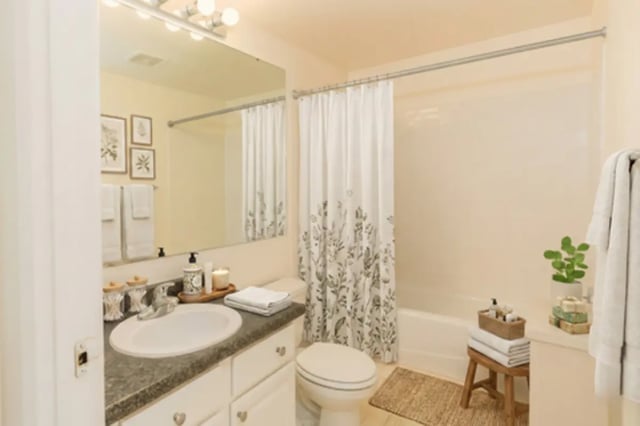 Vanity sink toilet bathtub shower curtain Bathroom at Cedar Street Apartments in East Lansing Student Accommodation
