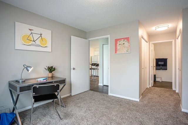 probedroom-desk