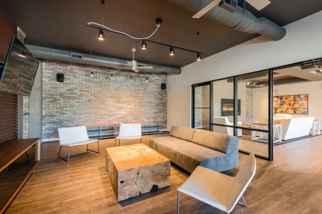 pro - Clubhouse