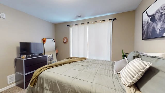 promes-Bedroom2