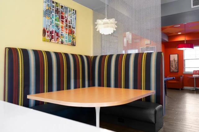 pro214-Lounge-2