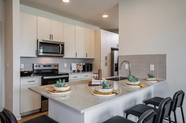 Modern kitchen with island and bar stools kitchen at Aperture in Orlando Student Accommodation