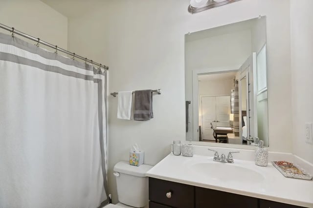 pro8-bathroom-3