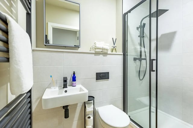 Sink toilet shower and mirror bathroom at Fitz and Knox in Cardiff Student Accommodation