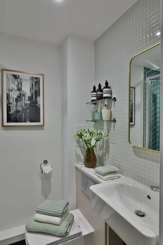 Sink toilet towels and artwork bathroom at London Road Apartments in Southampton Student Accommodation