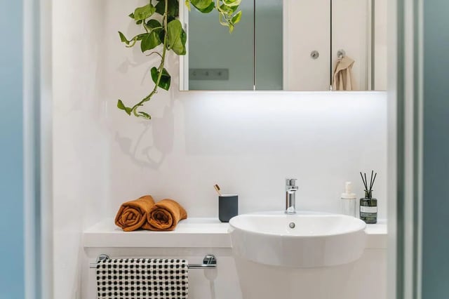 Sink towels diffuser and plant bathroom at City Wharf in Glasgow Student Accommodation