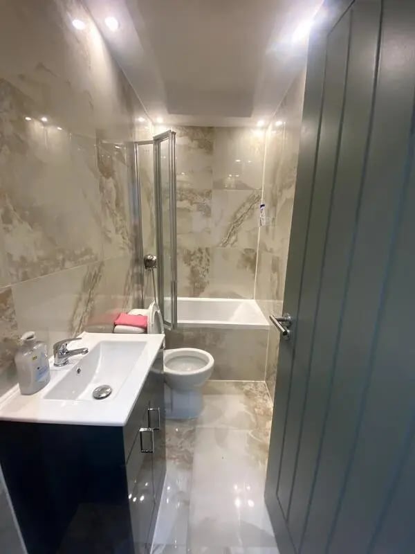 Sink toilet bathtub with shower screen bathroom at E7 8PF, Shaftsbury Rd, London in London Student Accommodation