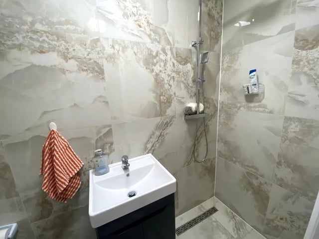 Sink shower and towels bathroom at E7 8PF, Shaftsbury Rd, London in London Student Accommodation