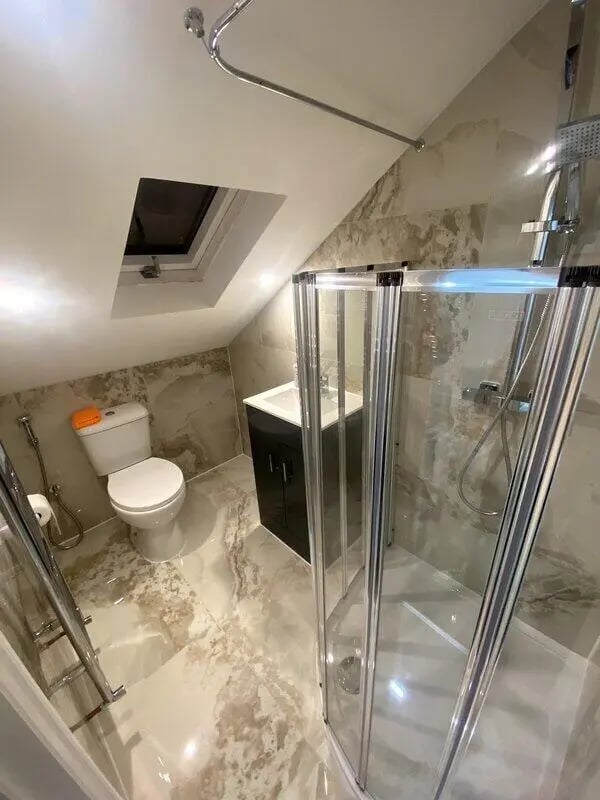Toilet sink shower and skylight bathroom at E7 8PF, Shaftsbury Rd, London in London Student Accommodation