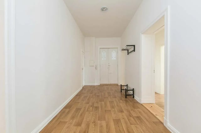 Hallway with white walls doors shoe rack hallway at Hohenzollerndamm 53.6 in Berlin Student Accommodation