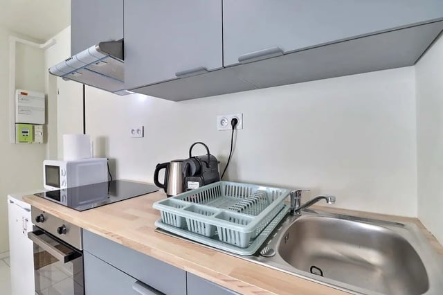Sink kettle microwave and dishes kitchen at Apartment in Rue Sedaine, Paris for 37 m² with 1 bedroom in Paris Student Accommodation