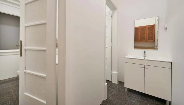 Sink vanity mirror and cabinets bathroom at Casa Elias III – Room 11 in Lisbon Student Accommodation