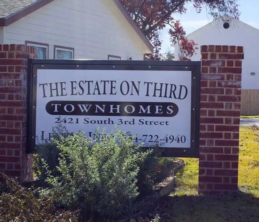 Sign with property name and address exterior at The Estate on Third in Waco Student Accommodation