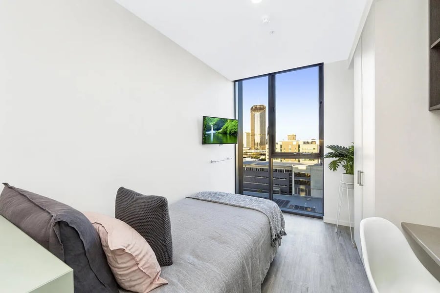 Bed tv and city view bedroom at Scape Merivale in Brisbane Student Accommodation