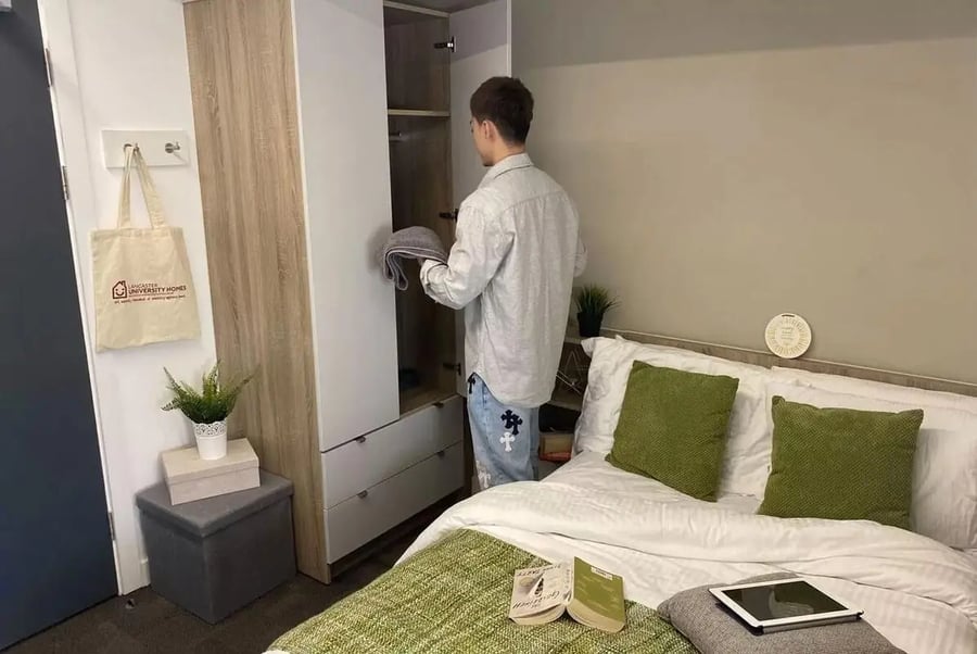 Wardrobe bed pillows tote bag bedroom at Gillows in Lancaster Student Accommodation