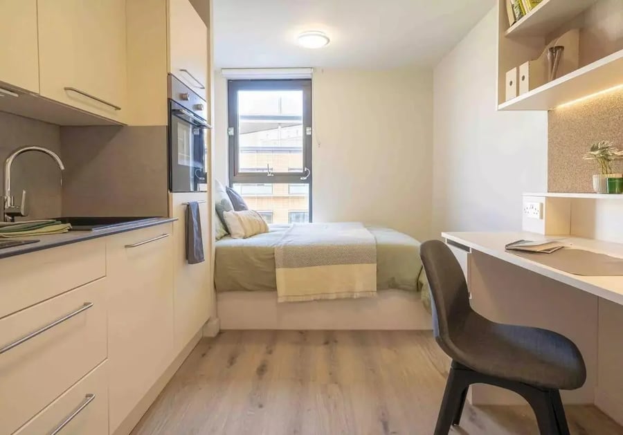 Bed desk kitchen with sink and oven bedroom at iQ Bristol in Bristol Student Accommodation