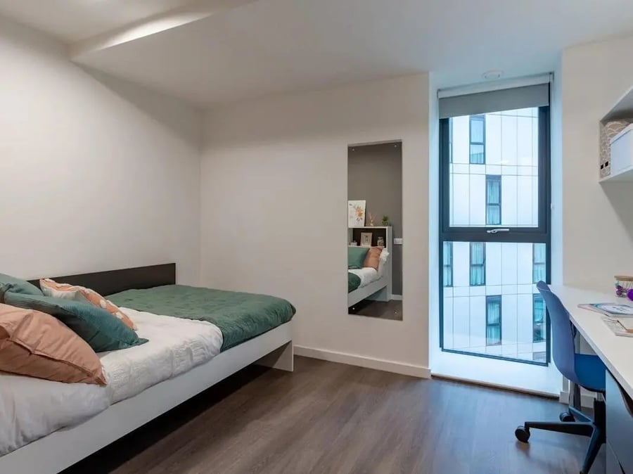 Bed desk mirror and window bedroom at Pavilion Court London in London Student Accommodation