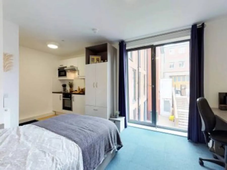 Bed kitchen wardrobe desk and large window studio at Haymarket Edinburgh in Edinburgh Student Accommodation