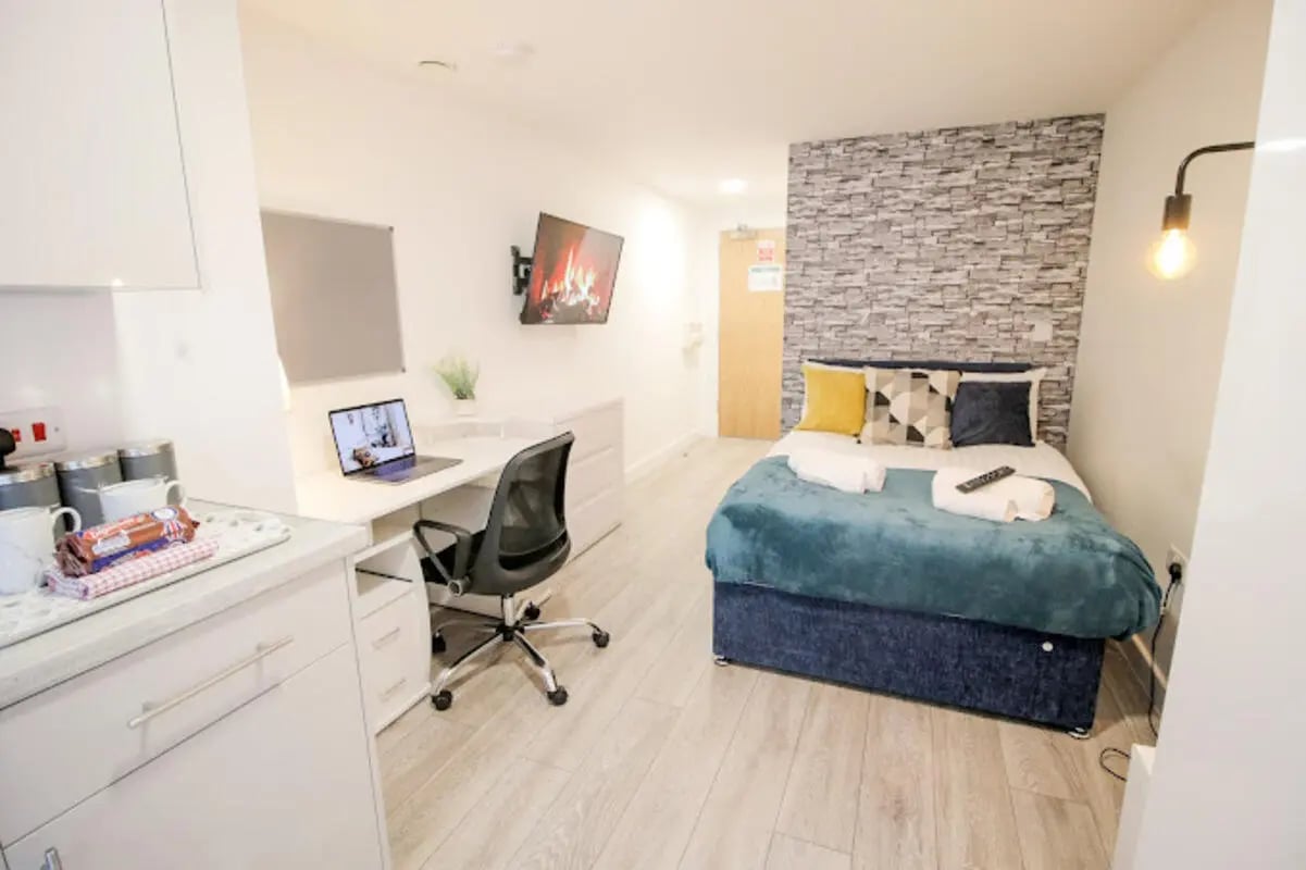 Bed desk TV and kitchen area bedroom at Stanley House Nottingham in Nottingham Student Accommodation