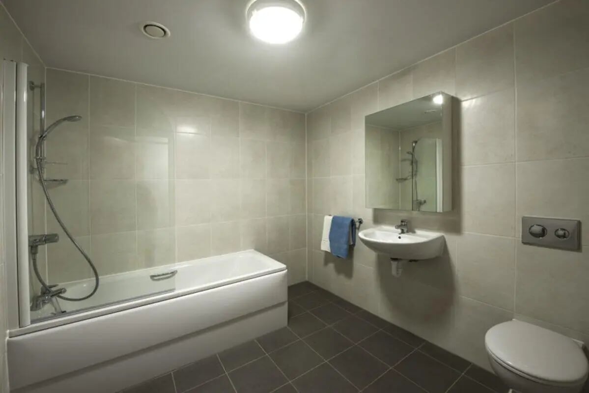 Shower bathtub sink toilet mirror towels bathroom at The Electra in Liverpool Student Accommodation