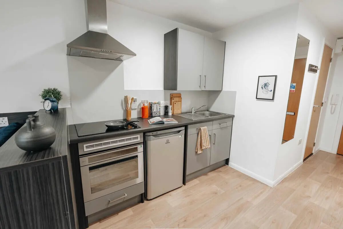 Oven fridge sink cabinets and stove kitchen at Avon Studios in Bath Student Accommodation