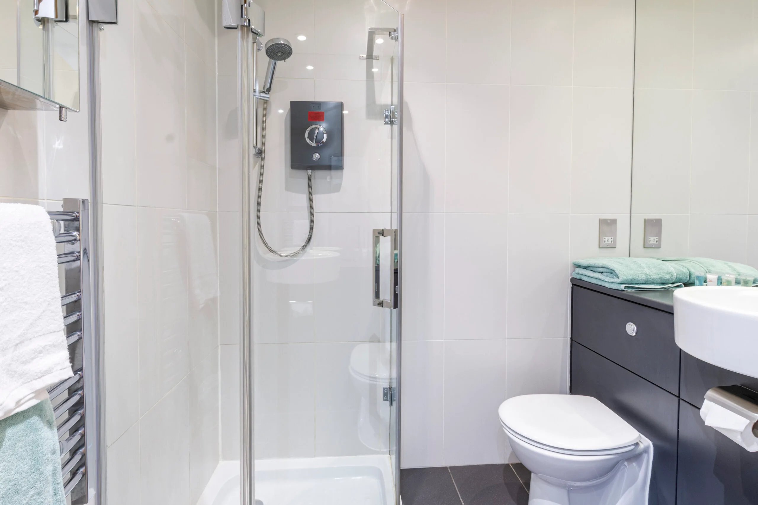 Toilet shower and vanity cabinet bathroom at Kaplan Living Glasgow - Argyle Street in Glasgow Student Accommodation